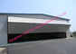 হার্ড মেটাল স্যান্ডউইচ প্যানেল সঙ্গে ডুয়াল প্যানেল হাইড্রোলিক হ্যাঙ্গার দরজা উচ্চ ভাঁজ শিল্পকৌশল গ্যারেজ দরজা সরবরাহকারী